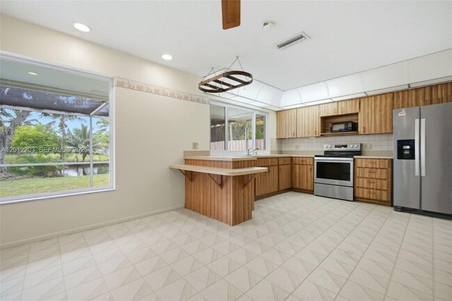 Foto del edificio - 920 NW 92nd Ave