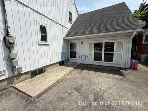 Building Photo - 629 Wallace St