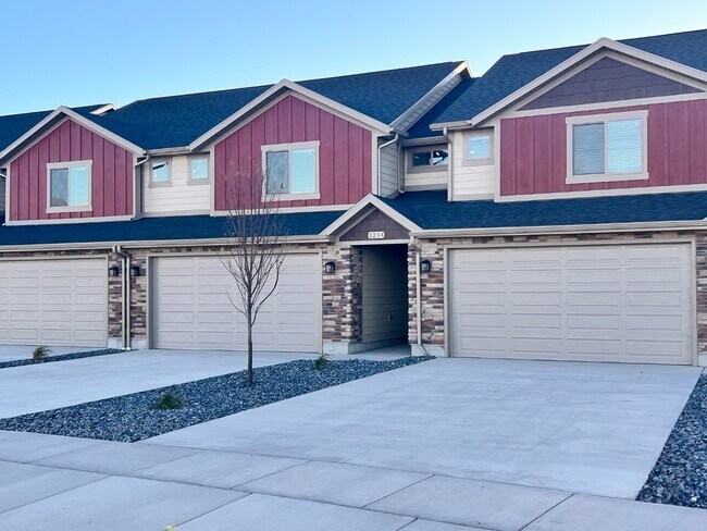 Foto del edificio - Eastside View Townhomes