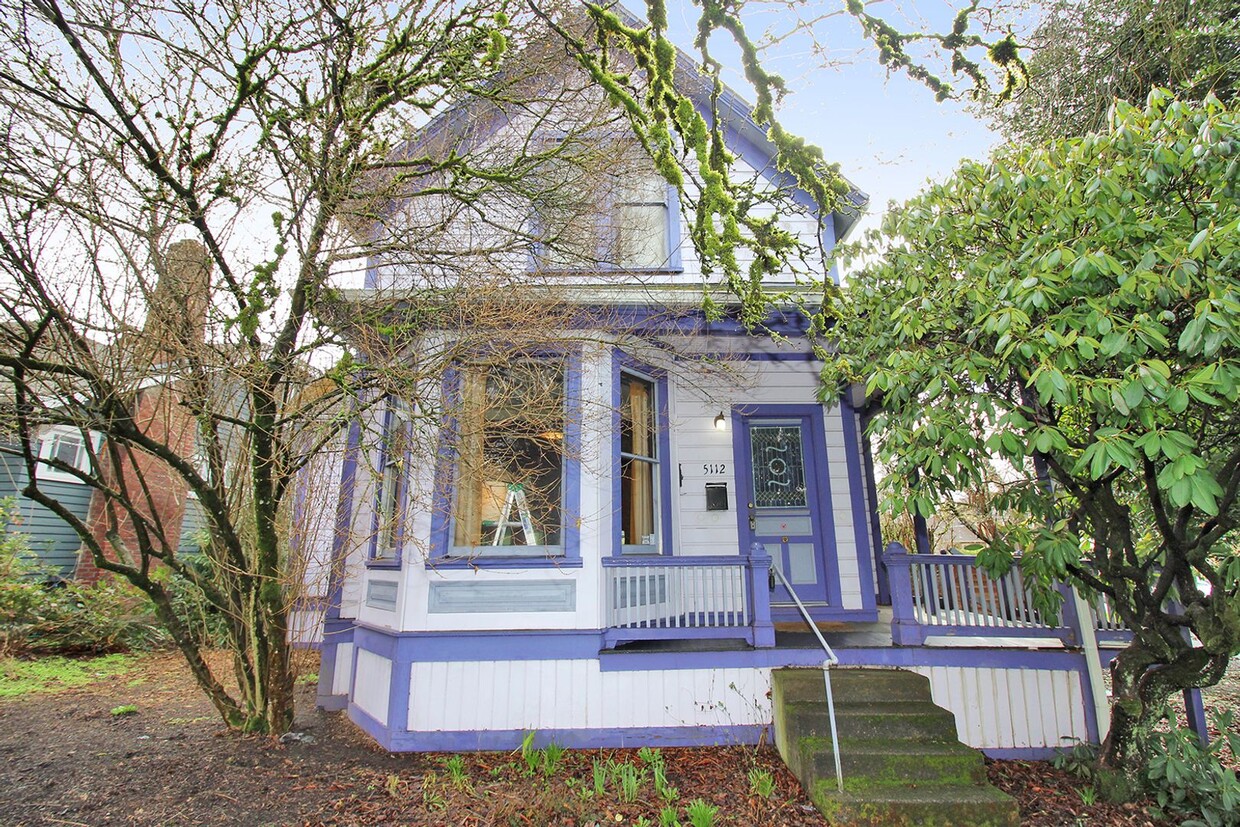 Foto principal - 4 Bed/2 Bath SE Hawthorne Historic Victorian