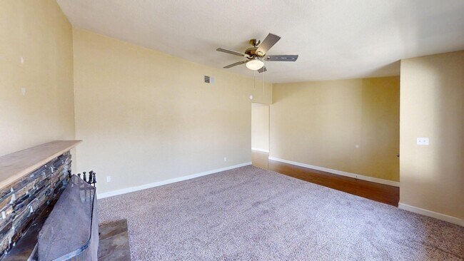 Foto del edificio - 6556 Mossview Way