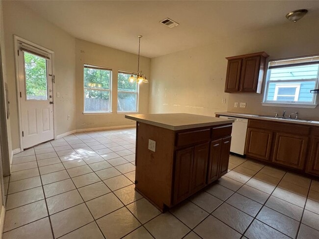 Building Photo - 7511 Lazy Creek Dr
