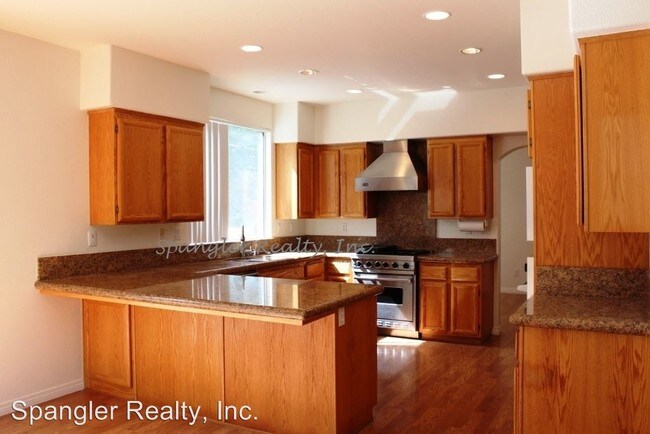 Foto del edificio - 5215 Shelley Pl