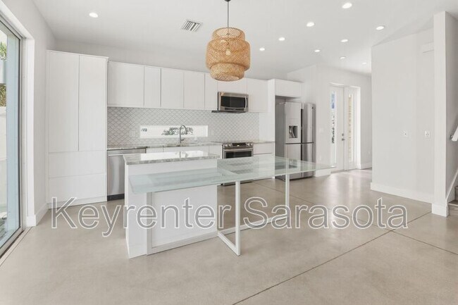 Foto del edificio - 2066 Roselawn St