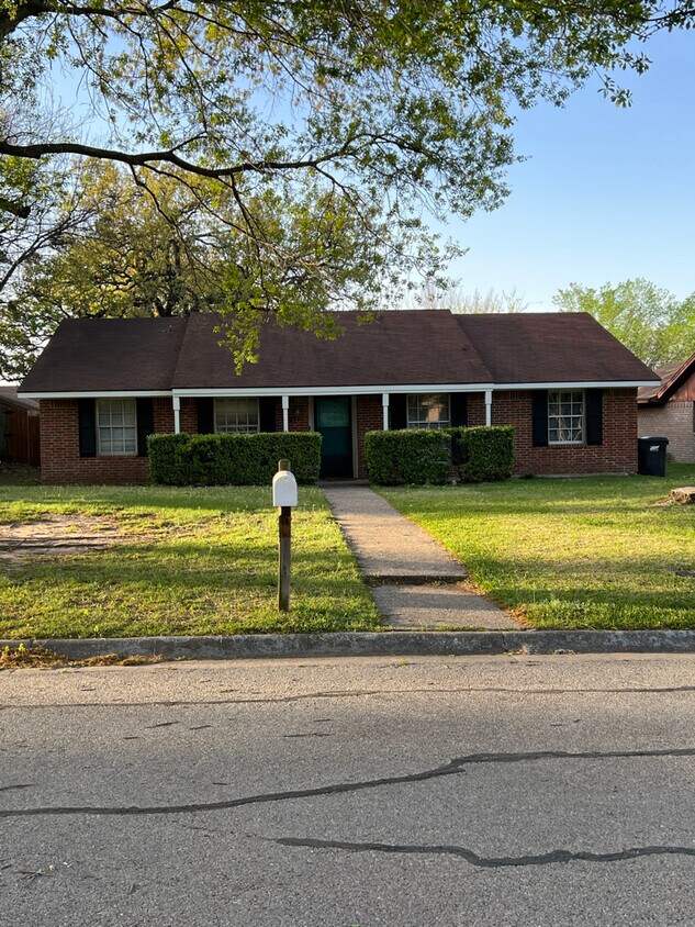 217 Churchill - 217 Churchill Ave
