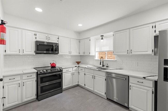 Building Photo - 2019 Wilcrest Dr