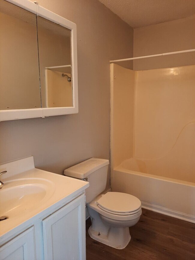 Foto del edificio - $1195 - 1 bedroom/ 2 bathroom plus 2 bonus...