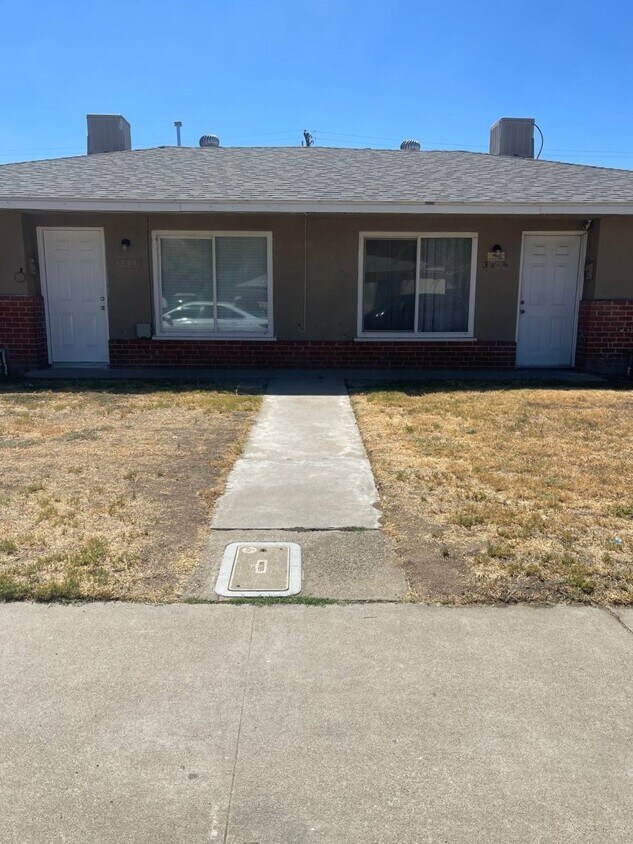 Foto principal - 3428 Mayfair Dr S