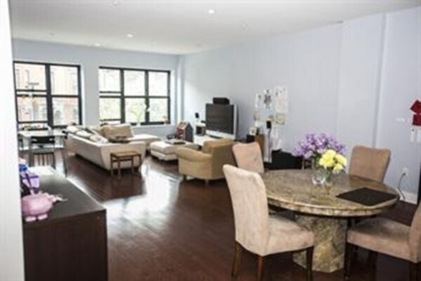 Foto del edificio - 300 Columbus Ave