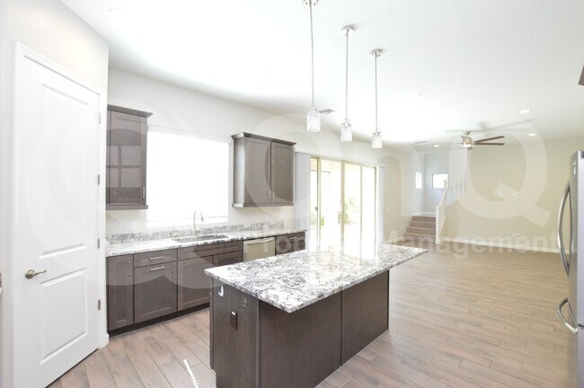 Foto del edificio - 6515 E Bluefield Ave