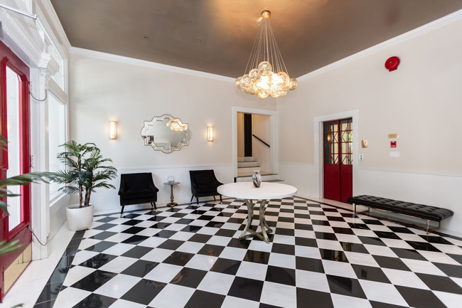 Interior Photo - 655 Stockton