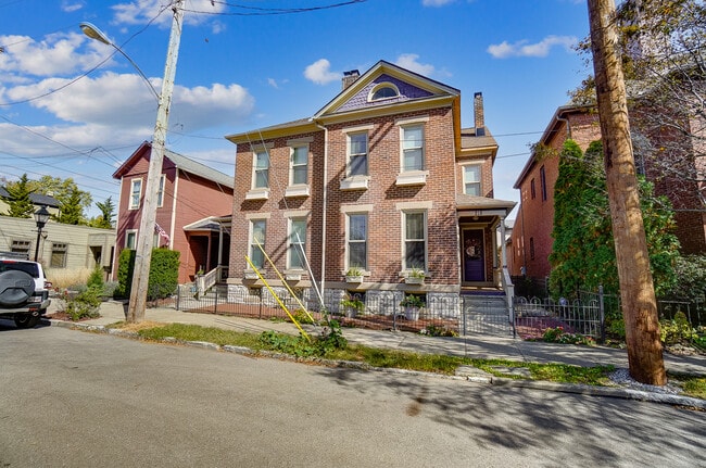 Building Photo - 218 Brown St