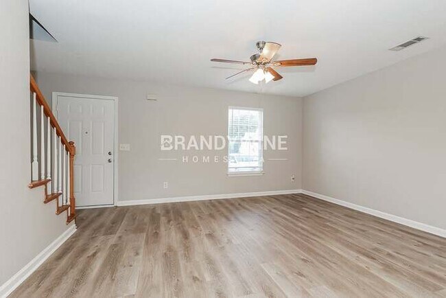 Foto del edificio - 701 Holland Ridge Dr