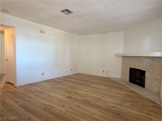 Foto del edificio - 7933 Decker Canyon Dr