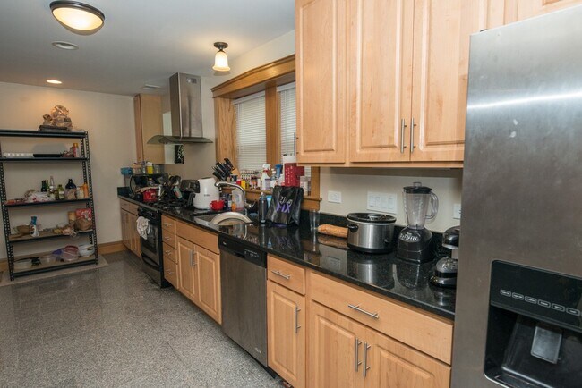 Foto del edificio - 2448 N Campbell Ave
