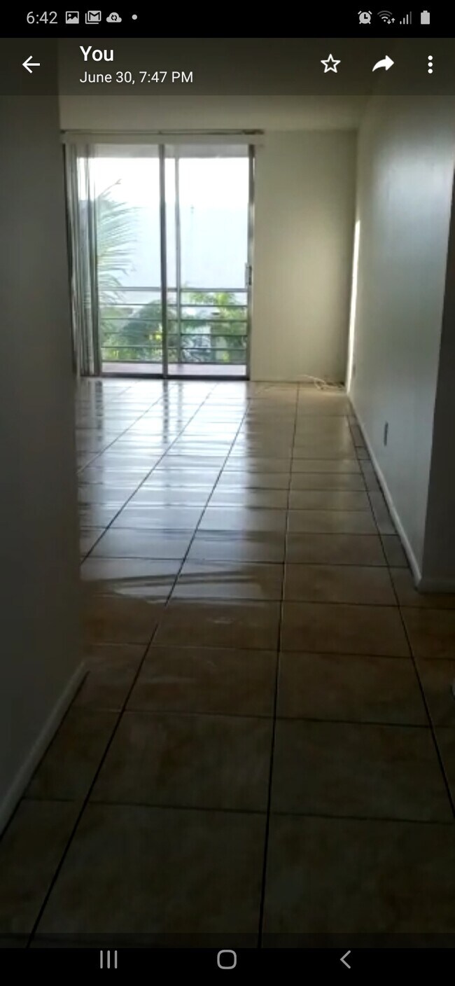 Foto del edificio - 3181 W Hallandale Beach Blvd