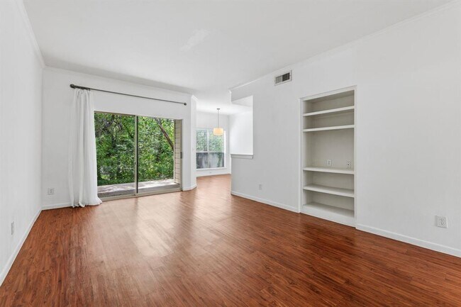 Foto del edificio - 6000 Shepherd Mountain Cove