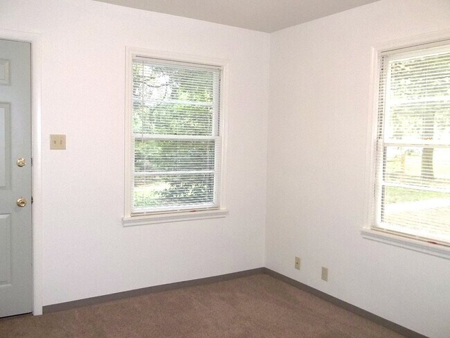 Building Photo - 610 Stover St