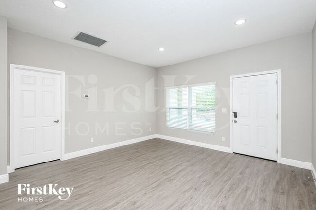 Building Photo - 3130 Halsey Ave SE