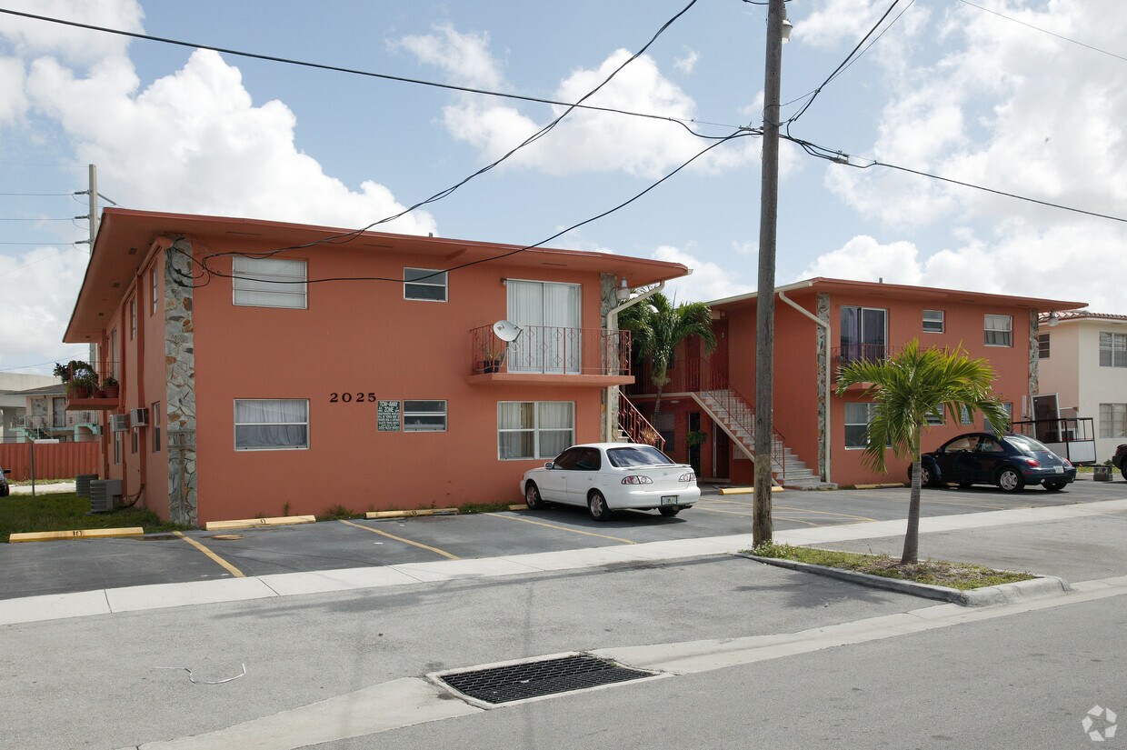 Building Photo - 2025 Bright Dr