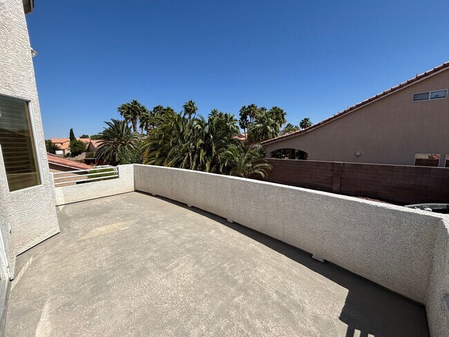 Building Photo - Gorgeous 4bed /5bath home nestled in a gre...