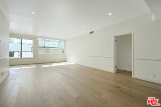Foto del edificio - 435 N Palm Dr