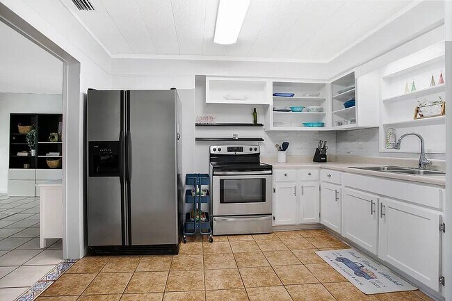 Foto del edificio - 4366 Shorecrest Dr