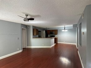 Building Photo - 9999 Summerbreeze Dr