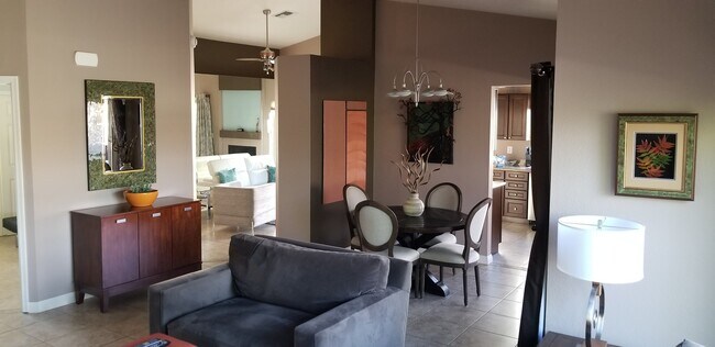 Foto del edificio - 5550 N Waterfield Dr