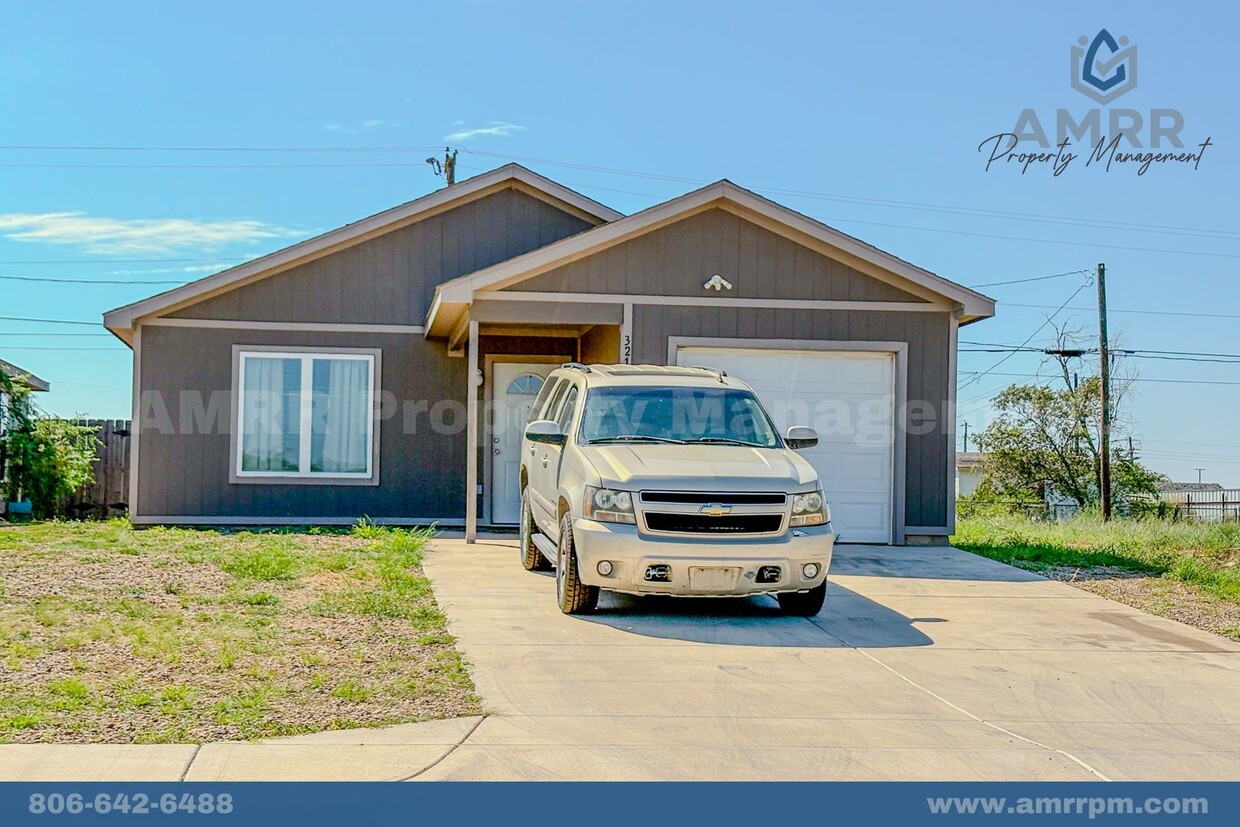 Primary Photo - Charming 3-Bedroom House