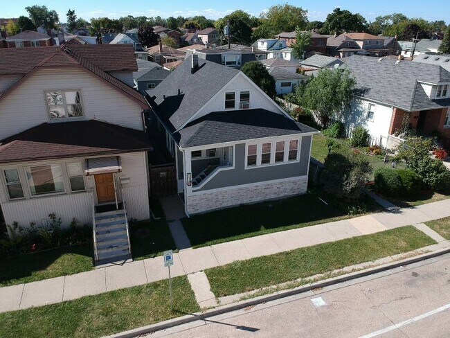 Building Photo - 4014 N Octavia Ave