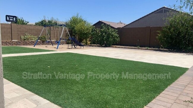 Foto del edificio - 9569 W Weeping Willow Rd