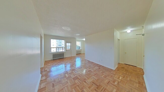 Photo du bâtiment - 1589–1607 Victoria Park Ave