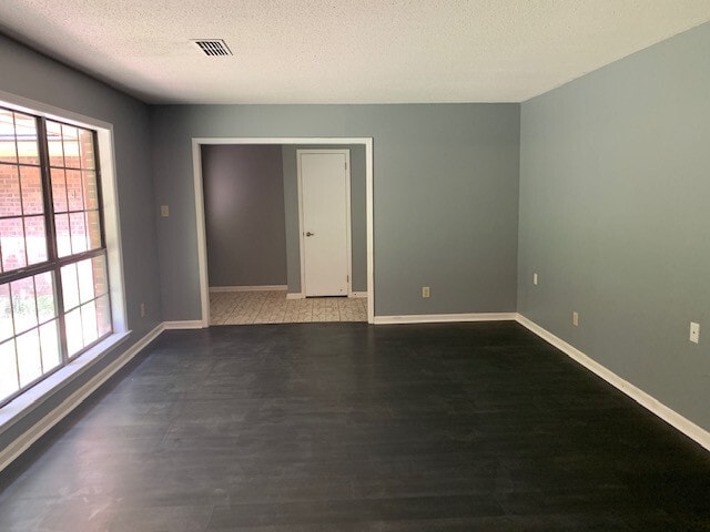 Foto del edificio - Large secluded 4 bedroom/2 bath in Blue Ridge Estates