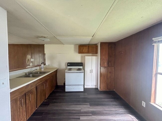 Building Photo - 2 BD 1 BA Mobile in Quiet Park Available M...