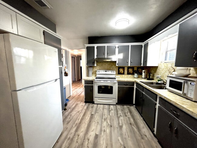 Building Photo - 1502 Ridge Ave