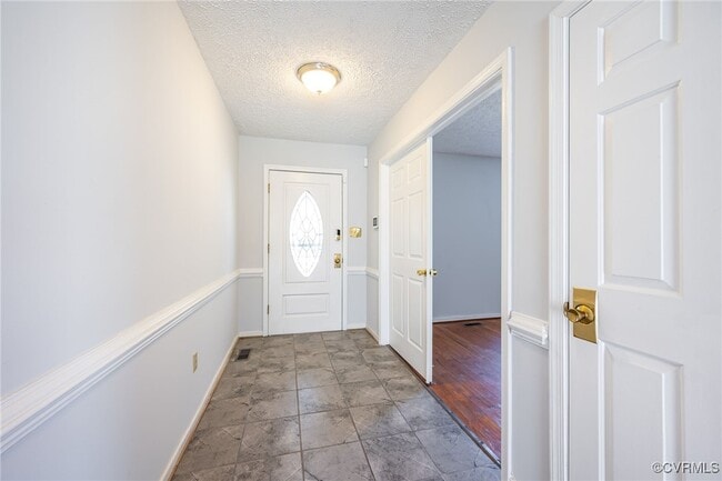 Building Photo - 7800 Tamarind Dr