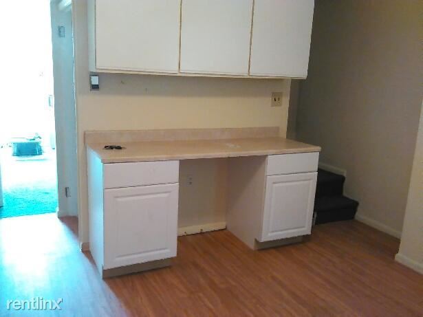 Building Photo - 2 br, 1.5 bath Townhome - 2 Minnesota St