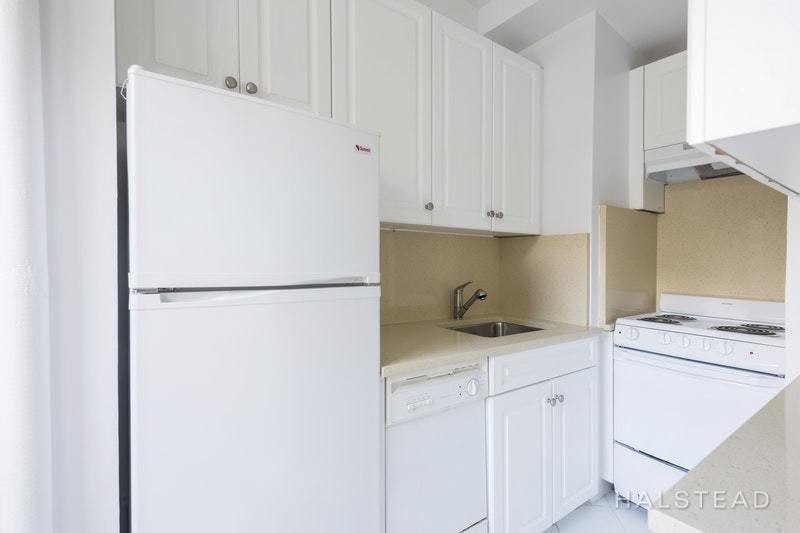 Primary Photo - 230 E 48th St