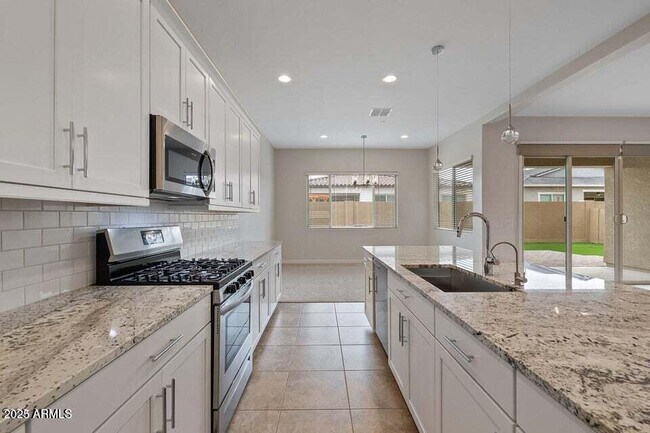 Building Photo - 9749 E Tahoe Ave