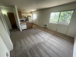 Building Photo - 381 Cedar St