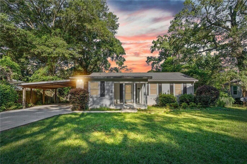 315 Azalea Cir W