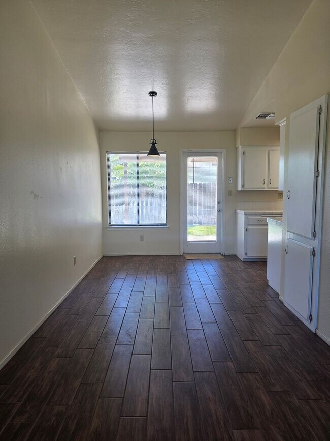 Building Photo - 1012 Orangewood St
