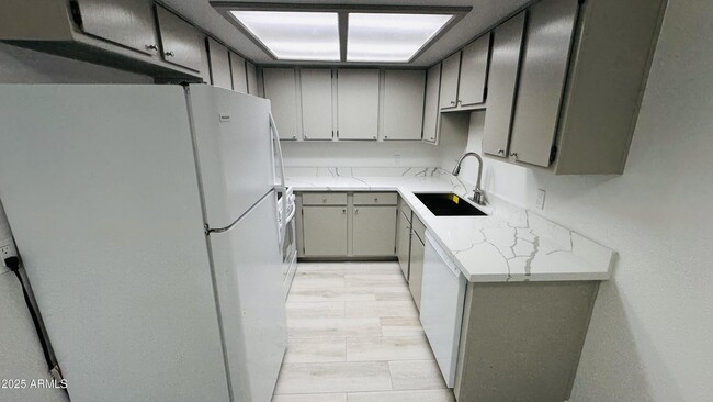 Foto del edificio - 1548 E 26th Ln