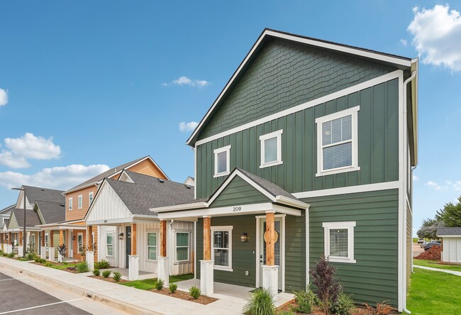 Single-Family Style Apartments - Magnolia Row