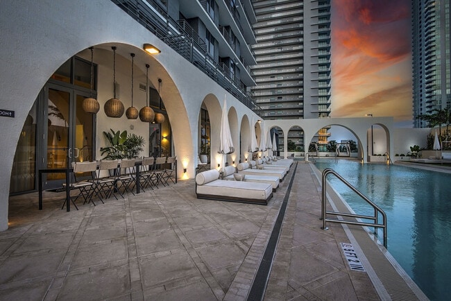 Metro Edgewater apartments — community photo - Metro Edgewater