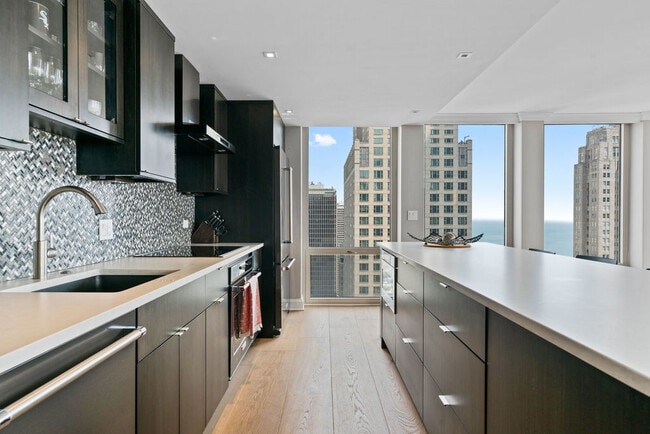 Foto del edificio - 111 E Chestnut St
