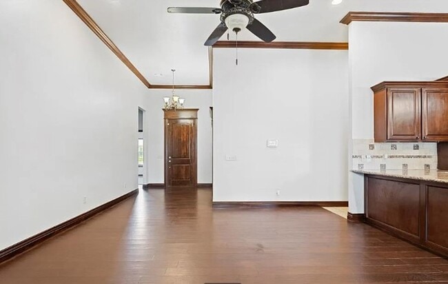 Foto del edificio - Welcome Home! 4 Bedroom + 3 bathroom + 3 c...