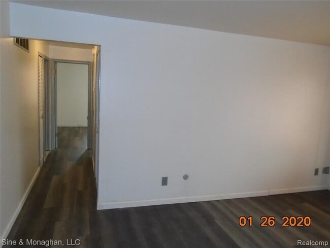Foto del edificio - 32616 Harper Ave