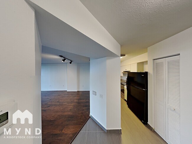 Building Photo - 2333 Feather Sound Dr